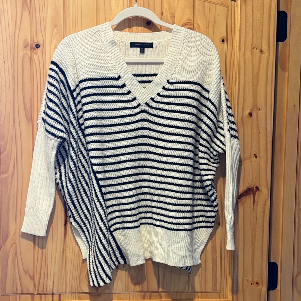 Romeo & Juliet Couture Black and White V-Neck Sweater